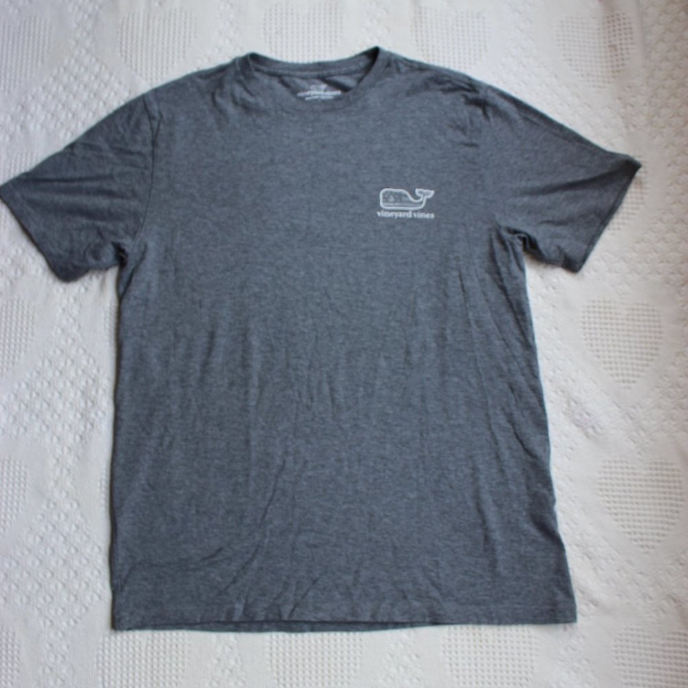 ~ Vineyard Vines Men's T-Shirt Gray US Flag design ~